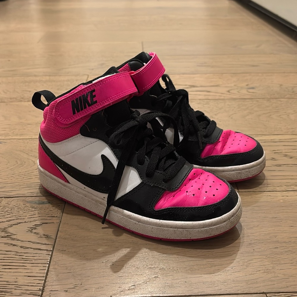 Girls Nike Sneakers Size 4